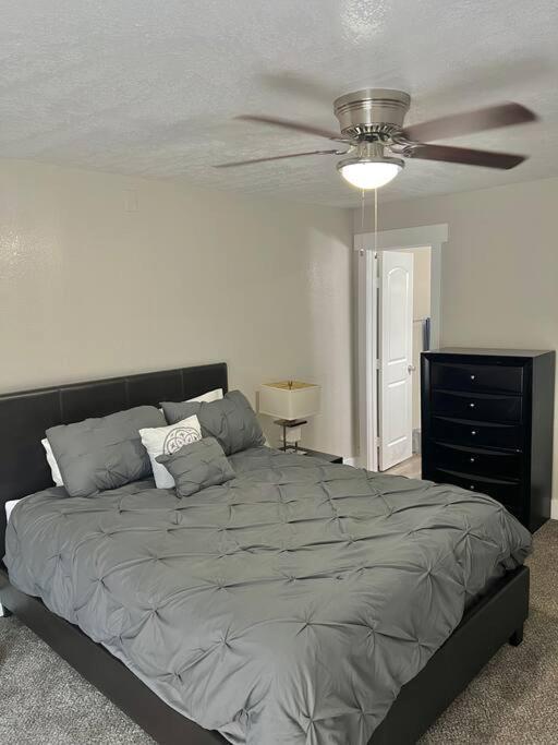 Lovely 2-Bedroom Condo Next To At&T Stadium アーリントン エクステリア 写真
