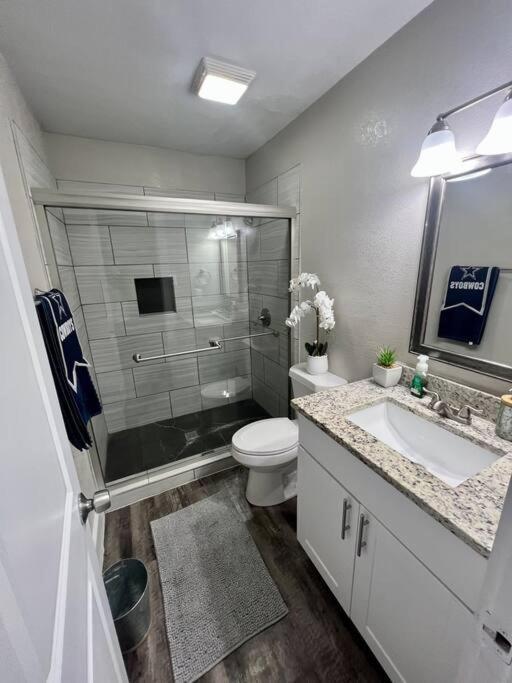 Lovely 2-Bedroom Condo Next To At&T Stadium アーリントン エクステリア 写真