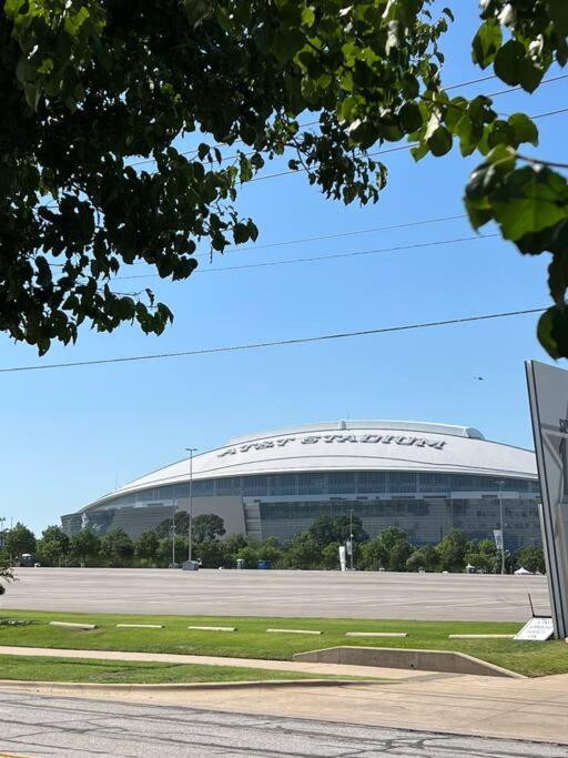 Lovely 2-Bedroom Condo Next To At&T Stadium アーリントン エクステリア 写真